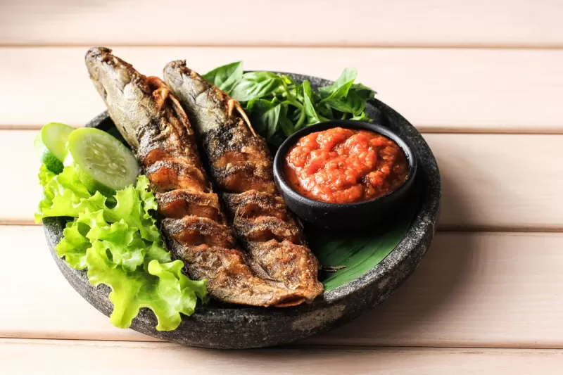 Nasi Ikan Lele Goreng Lalapan